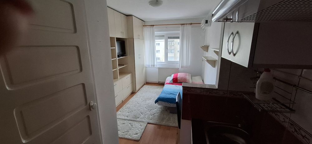 Închiriez garsonieră 15mp utili