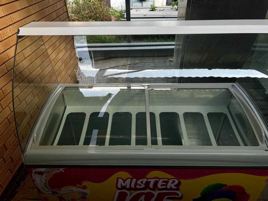 Витрина для мороженого