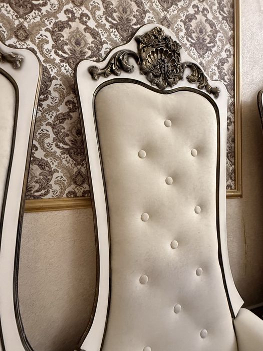 Продам троны, шкаф и стол