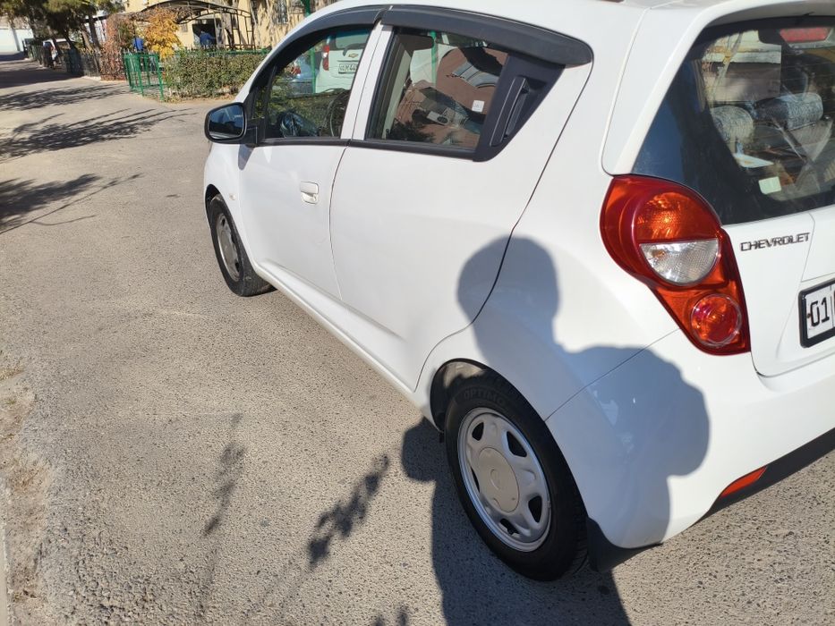 Продает chevrolet spark
