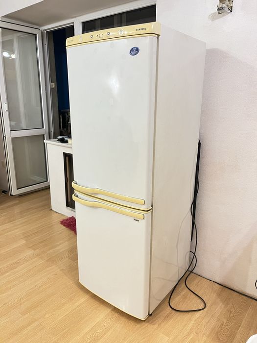 Продам холодильник Samsung