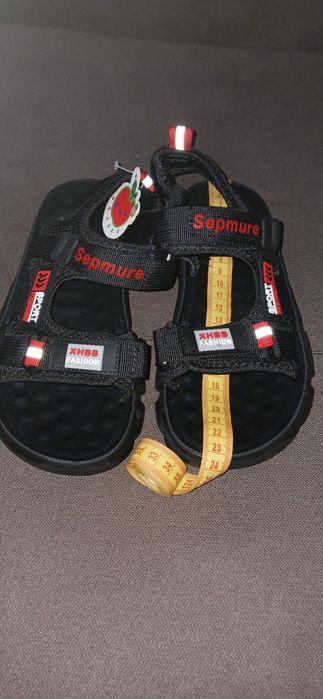 Продам новые детские сандали
