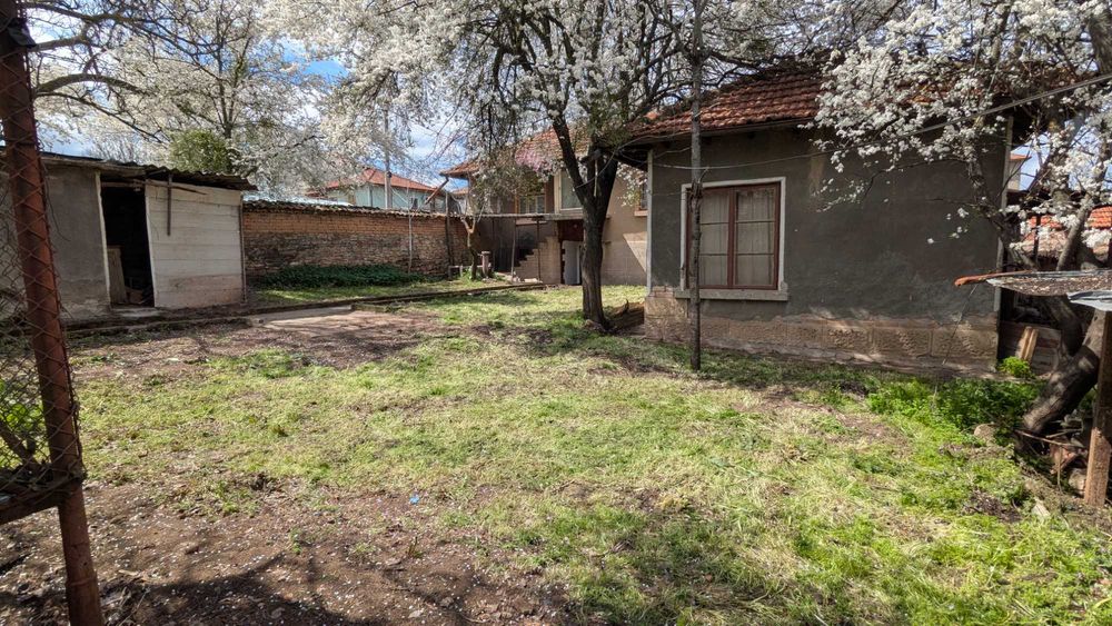 K – 1864 Две къщи в един двор в кв. Добровски