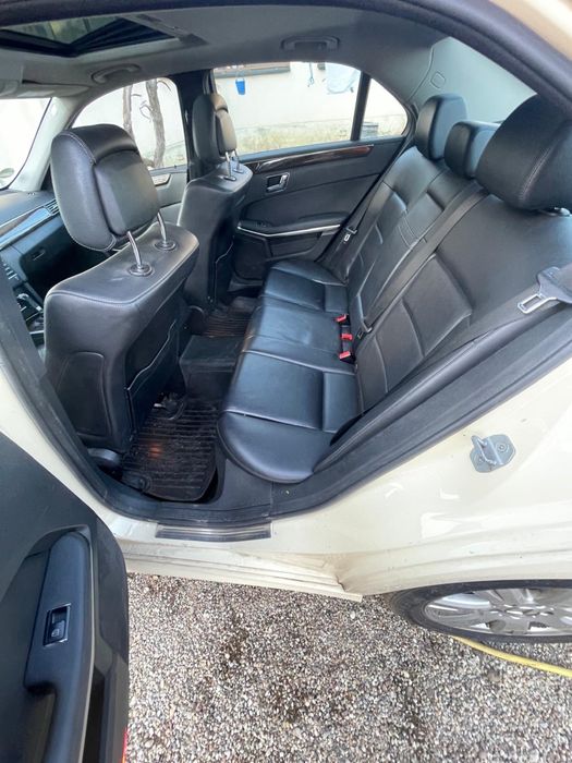Ofer spre vanzare un mercedes E class