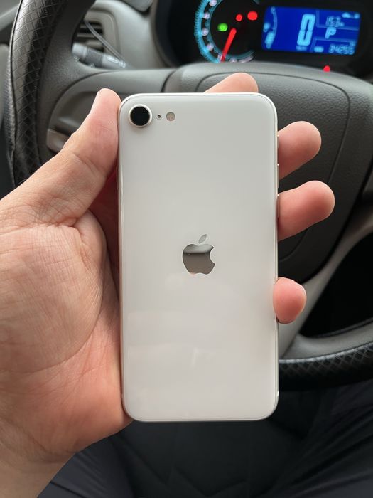 Продам iPhone Se 3 2022года