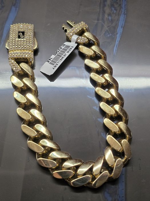 Золотой браслет.