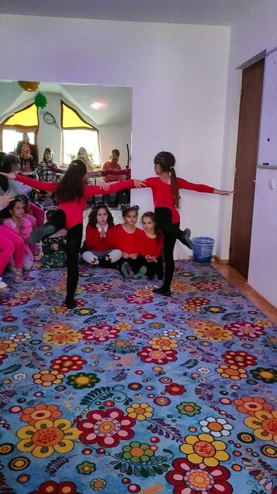 Mochetă copii 18mp (4m x 4.5m) - Model Vesel, Stare Impecabilă