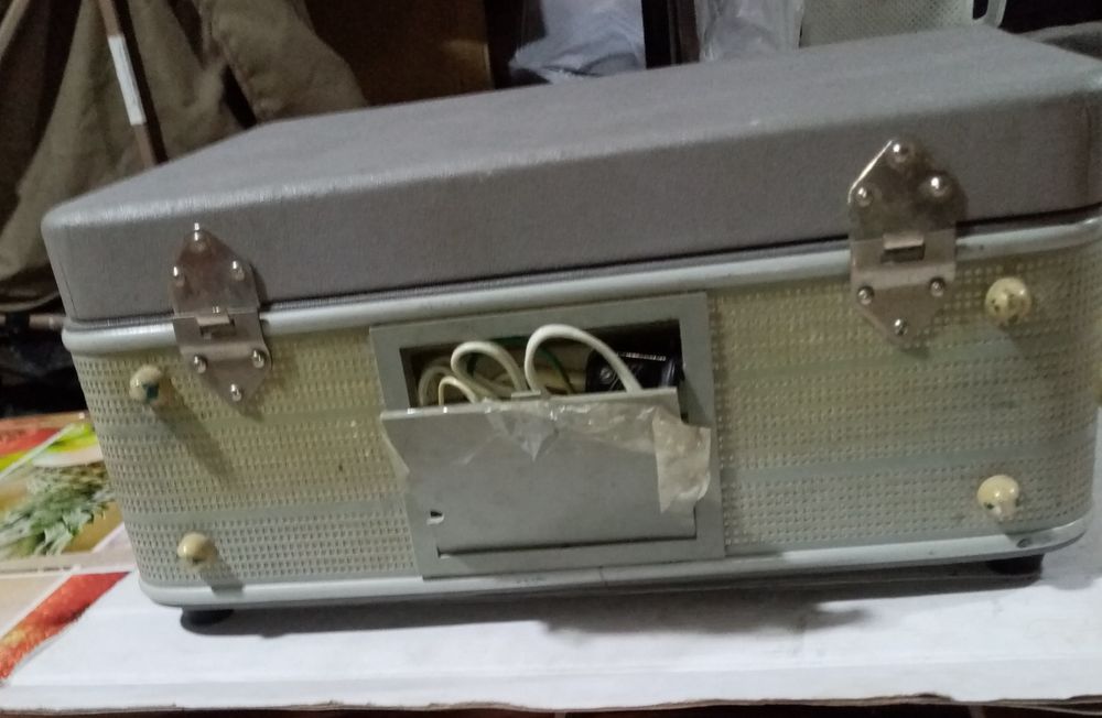 Магнитофон ретро