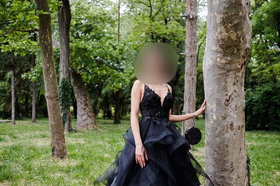 Елегантна черна бална рокля