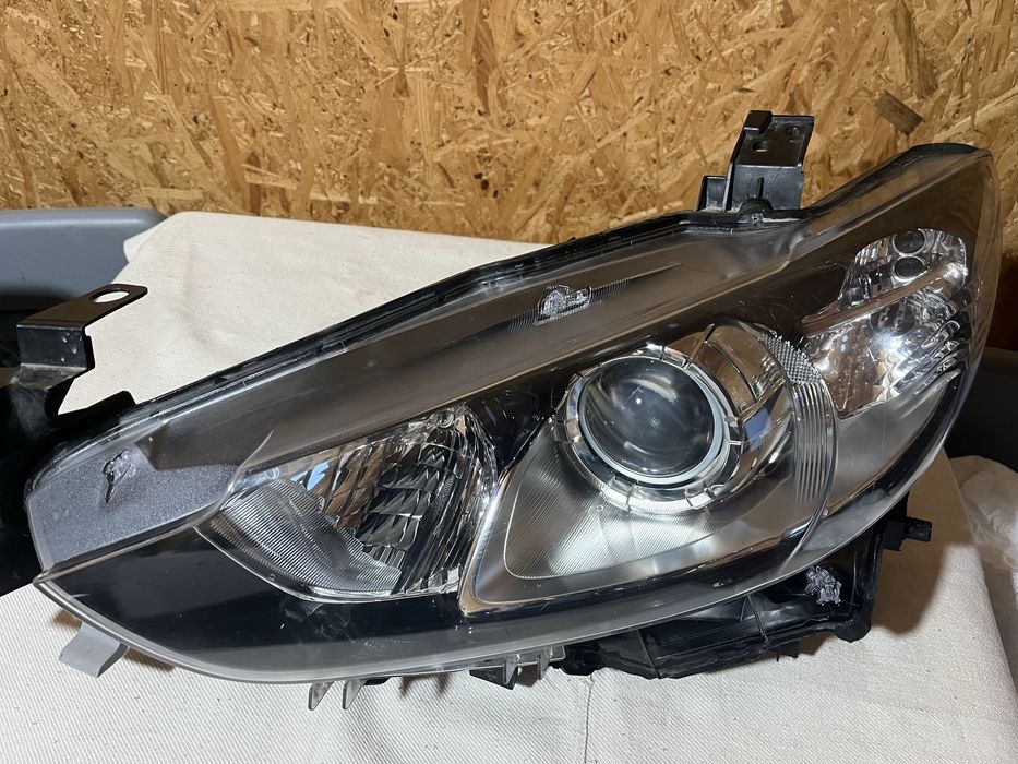Far stanga Mazda 6-2014