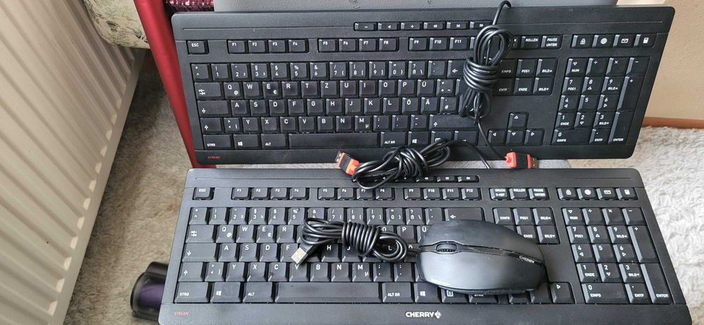 Tastaturi cherry  2 bucati (ca Noi cu fir)+mause cherry fuctionale