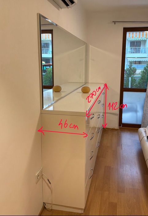 секция с чекмеджета и огледало