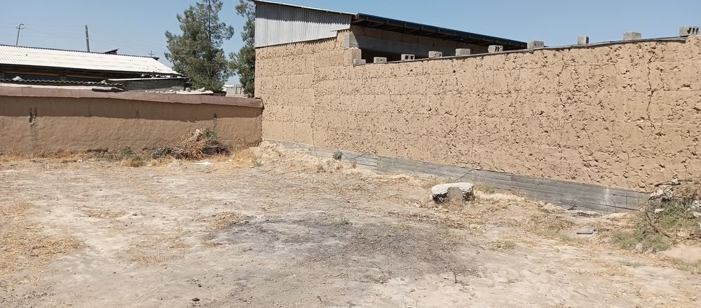 Участка сотилади