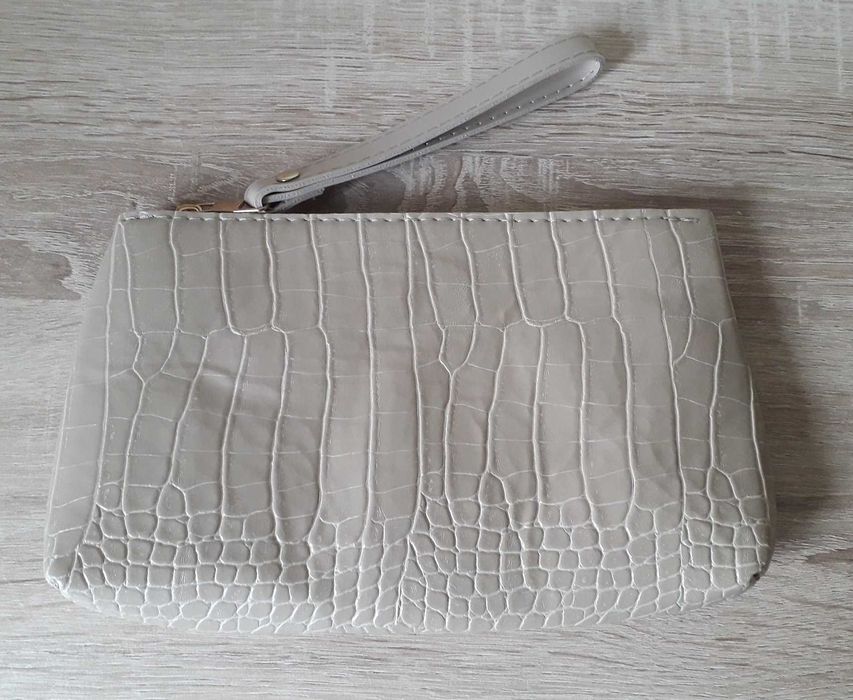 Нова малка бежова чанта