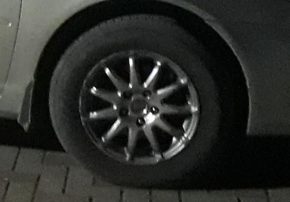 Продам летнию  резину с дисками