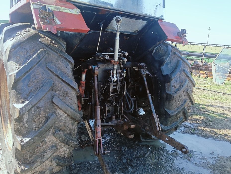 Vând Tractor Case 833
