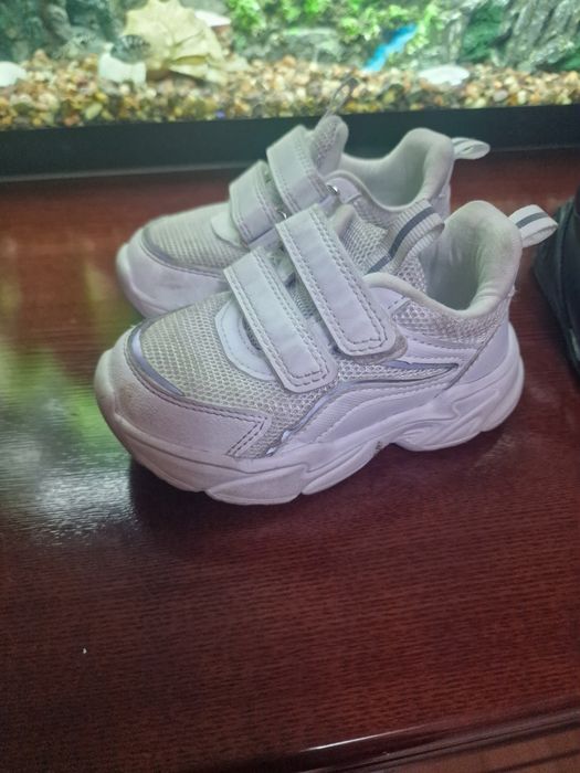 Кроссовки  белая