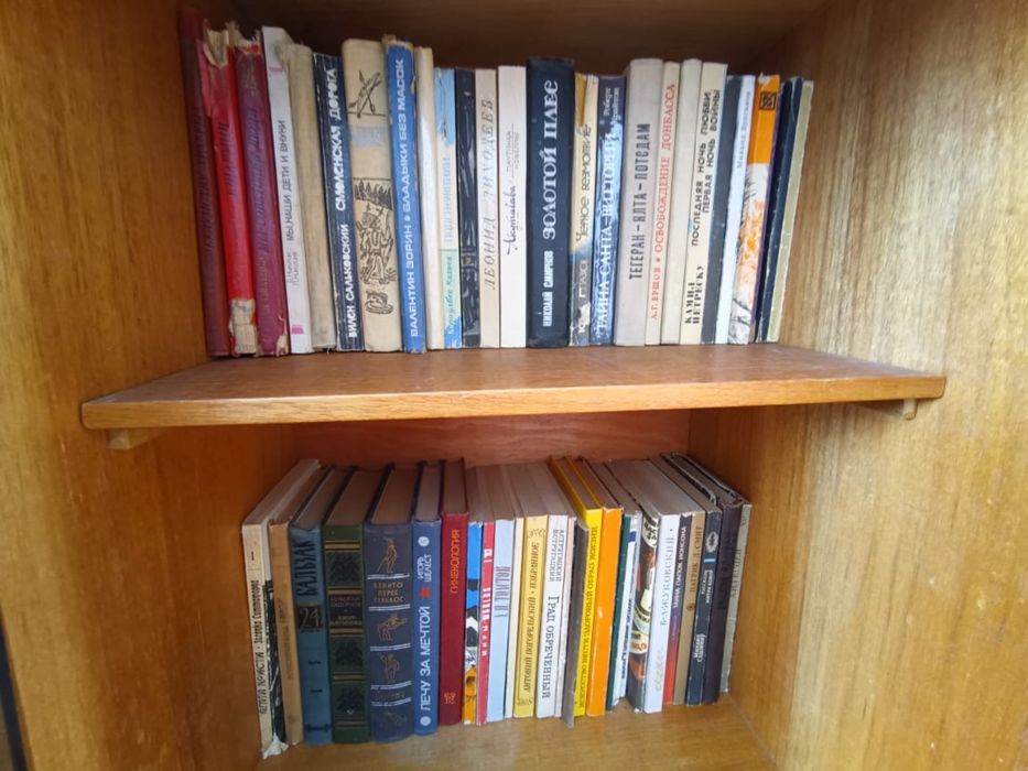 Продается библиотека в отличном состоянии