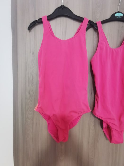 Costume de baie Decathlon (Nabaiji) pentru fete 7-8 ani și 6-7 ani.