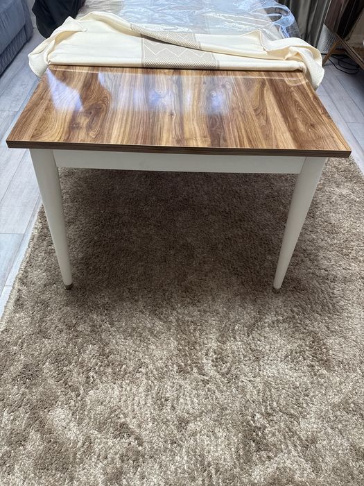 Стол для гостиной