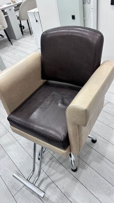 Кресло , стол, комод, пуфик