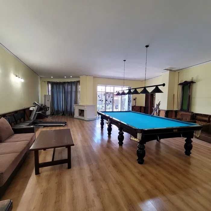 Сдаётся  хороший участок с бассейном и сауной в центре города