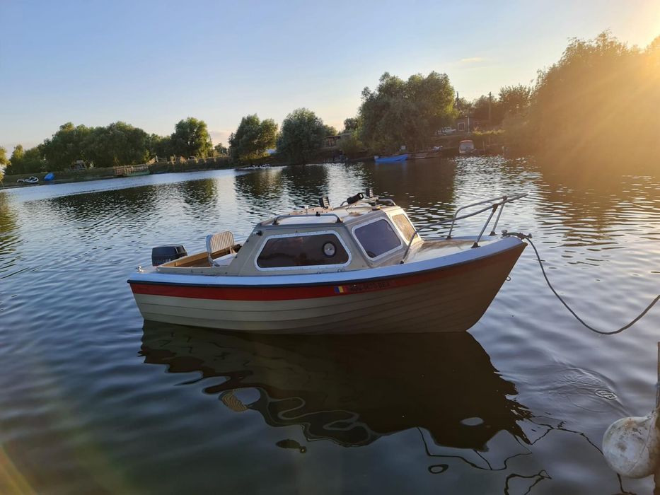 Barca Vega cu motor Evinrude