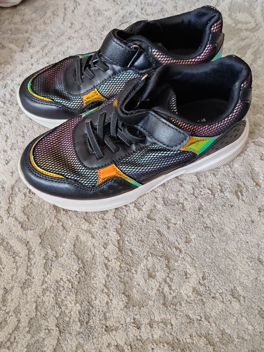 Продам детские обуви на девочку