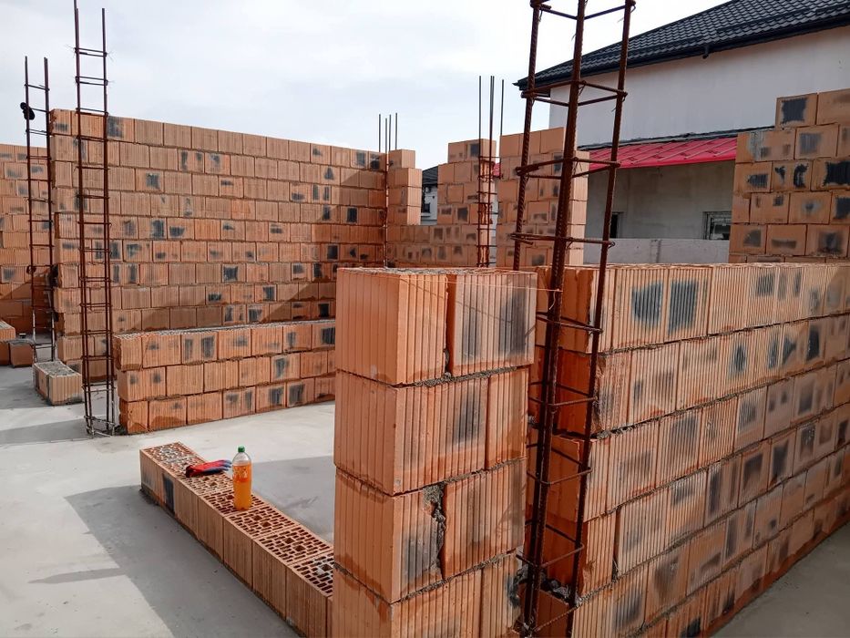 Ofer servicii complete în domeniul construcțiilor