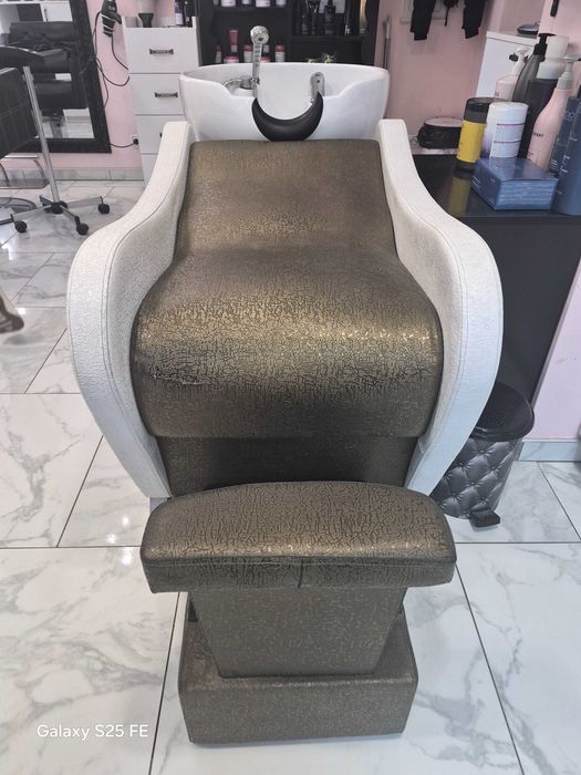 Измивна колона от фризьорски салон