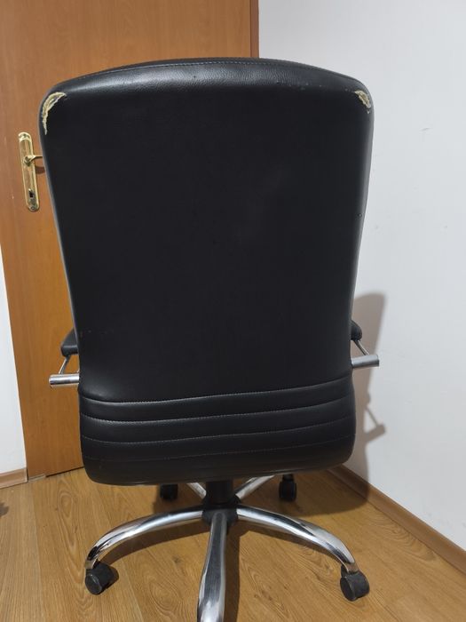 Голям  офис стол  от естествена кожа