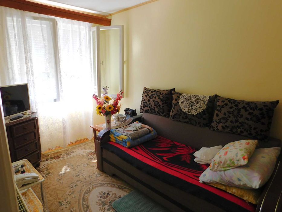 vand apart. 3 camere decomandat,et.1,central,negociabil !