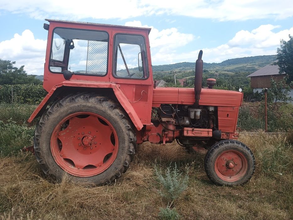 Vând tractor utb 650