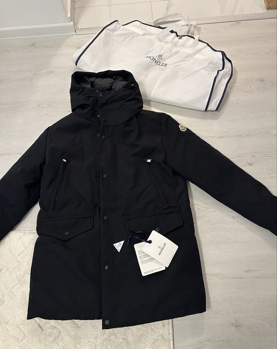 Geaca Moncler fabricata in Romania 2025