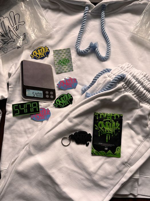 Syna World tracksuit