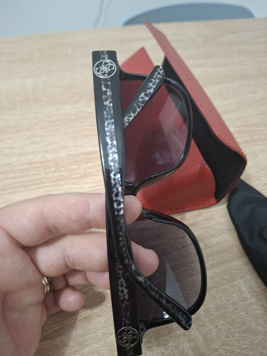 Vand URGENT si NEGOCIABIL ochelari GUESS originali