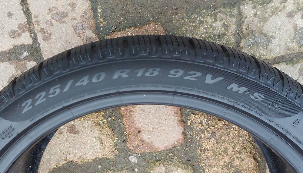 Set 4buc 225/40 R18 98H XL Pirelli Sotto Zero Winter 240 *BMW RSC RFT