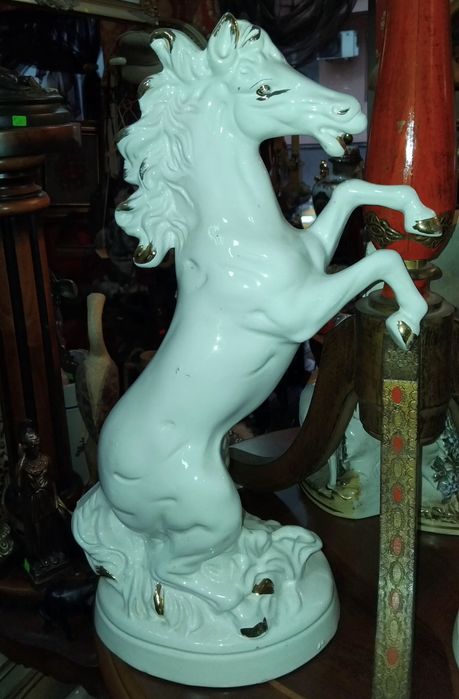 Порцеланови коне.