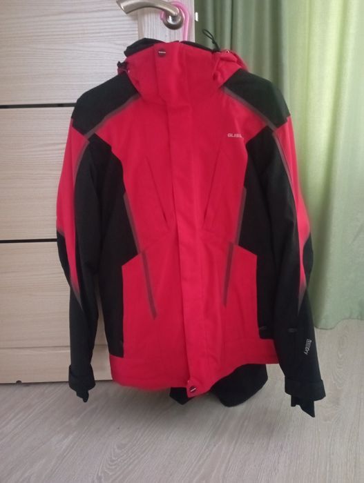 Куртка горнолыжная.