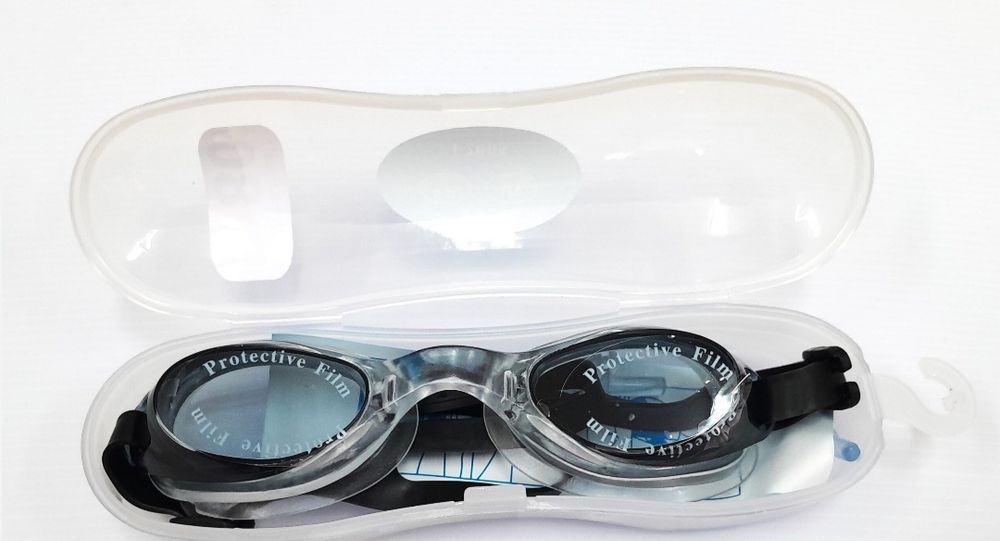 Очки для подводного плавания ,кейс,заглушки для ушей