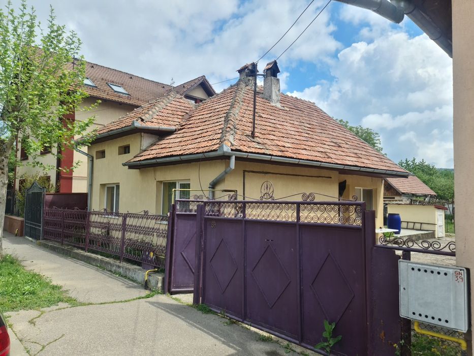 Proprietar vând casă cu teren 900 mp în Râșnov – zonă liniștită – ideal locuință, casă de vacanță sau investiție – 165.000 € negociabil