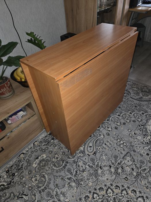 Продам стол для гостиной