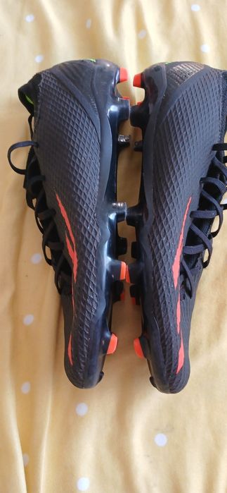 Ghete de fotbal aproape noi. Marimea 42 2/3