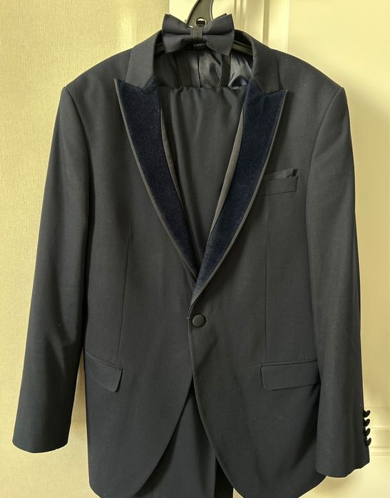 Пиджак тёмно синий с брюками и бабочкой
