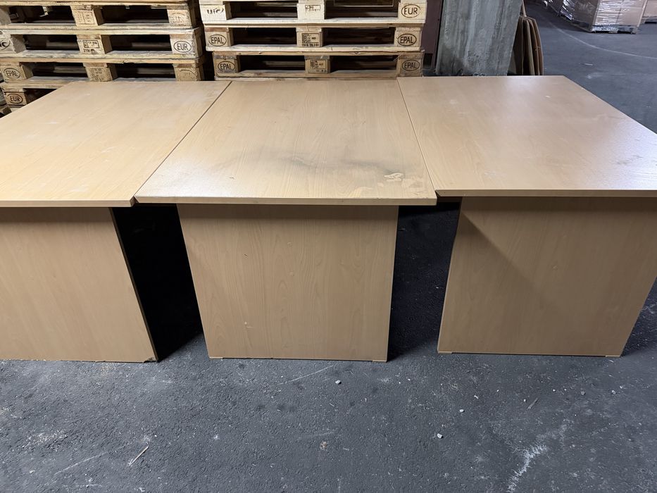 Подаряват се 6 бюра и 5 шкафа