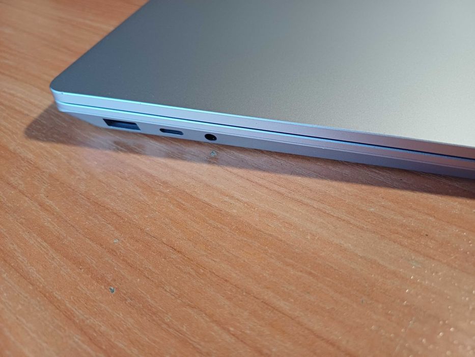 15" 2K IPS Тъч Microsoft Surface LAPTOP /RYZEN 5/8GB RAM/512GB SSD