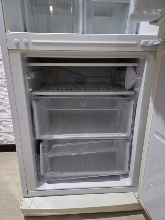 Холодильник Indesit