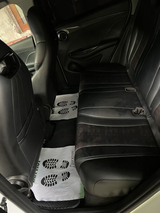 BYD e2 Sotiladi