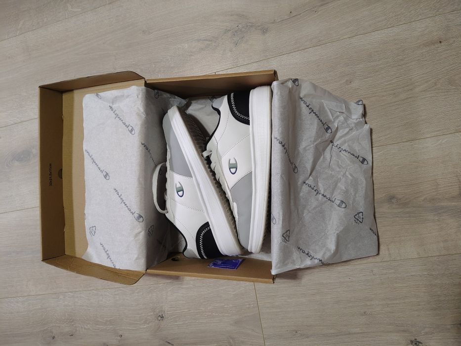 Нови обувки  champion..