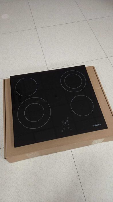 Vand plita electrica incorporabila HANSA BHC66506, Vitroceramica, 4 arzatoare, Touch Control, negru , noua